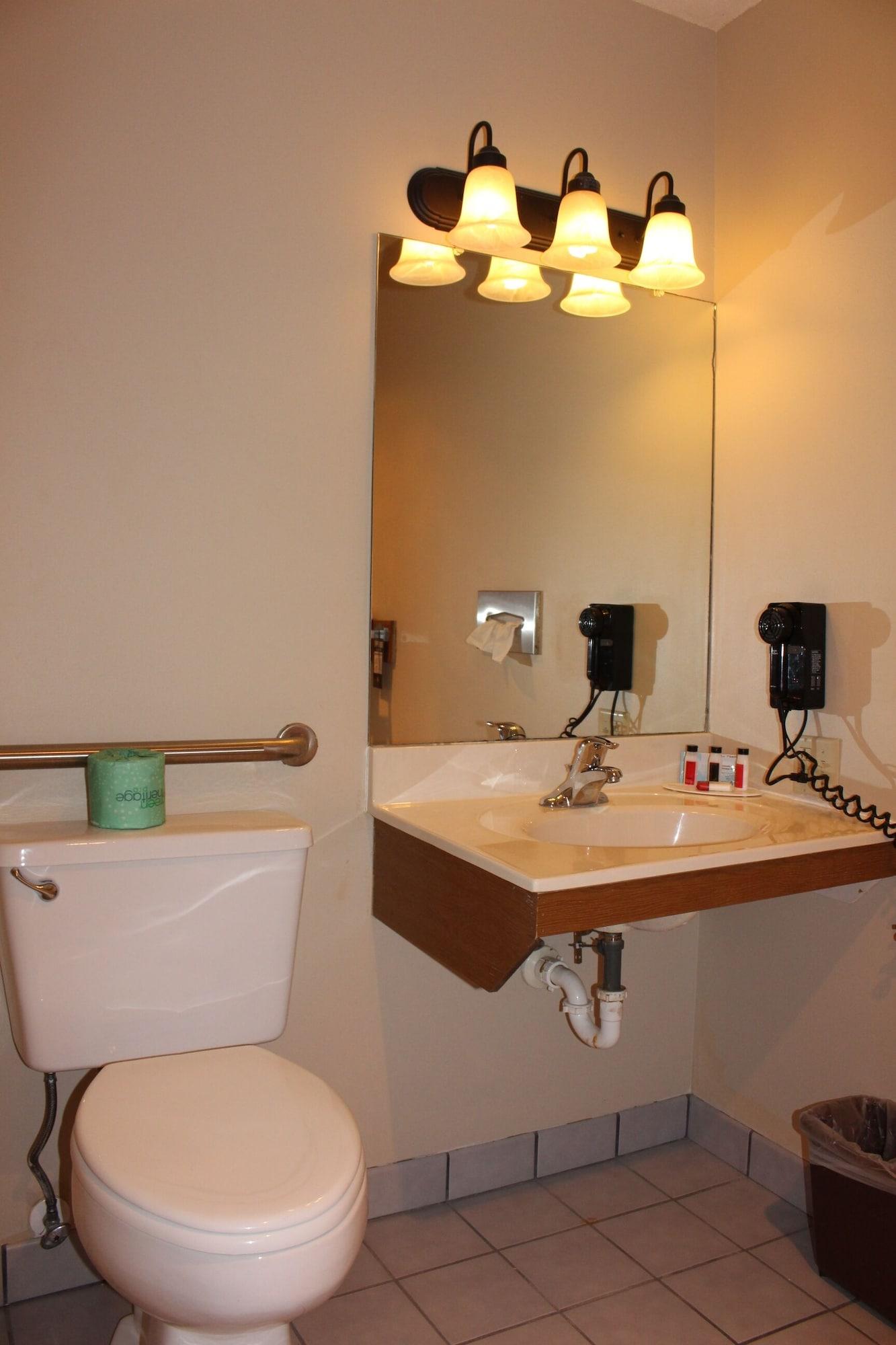 Super 8 By Wyndham Chamberlain Sd Otel Dış mekan fotoğraf
