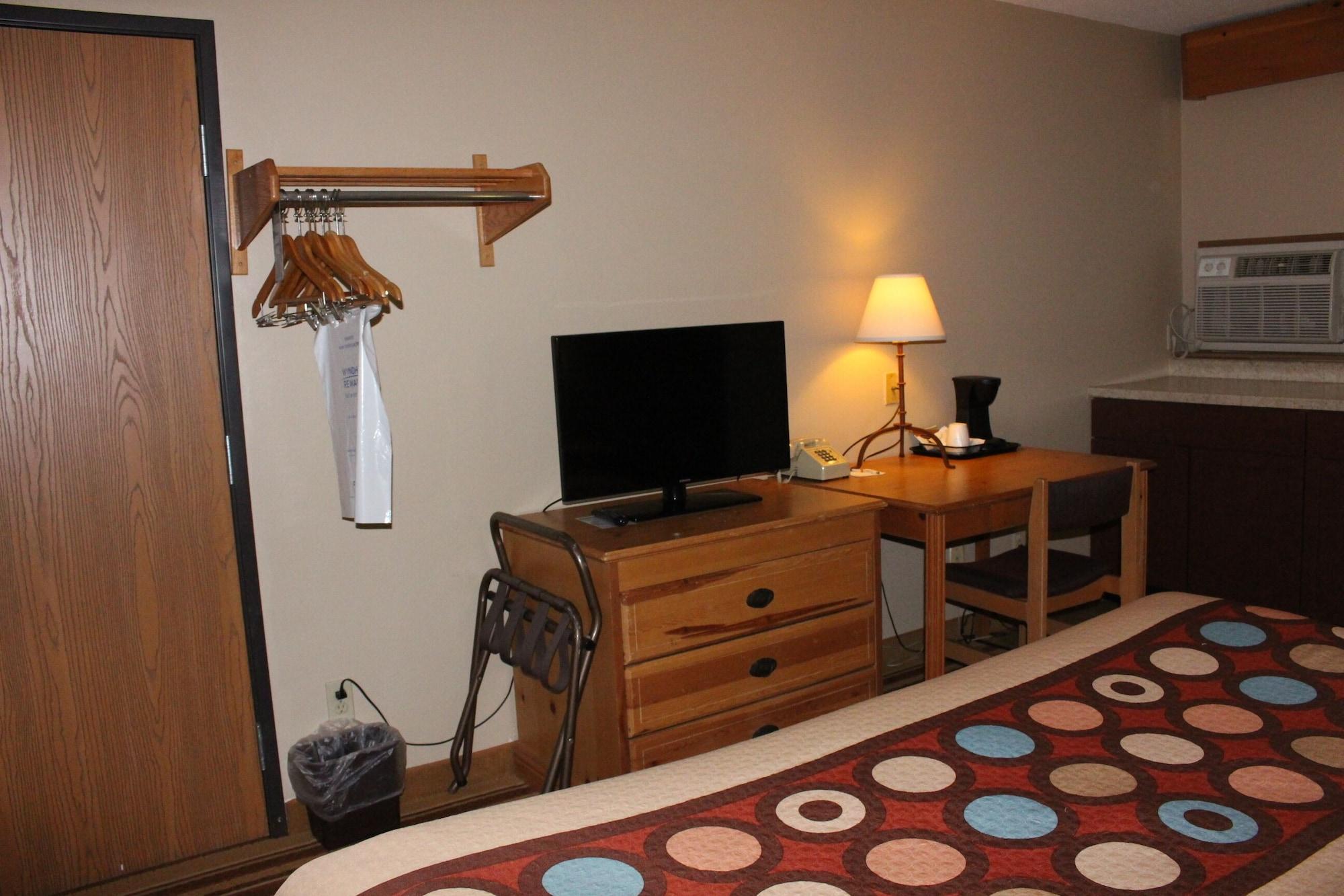 Super 8 By Wyndham Chamberlain Sd Otel Dış mekan fotoğraf