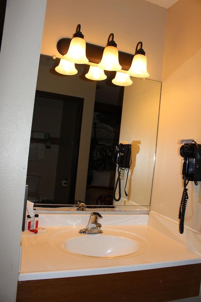 Super 8 By Wyndham Chamberlain Sd Otel Dış mekan fotoğraf