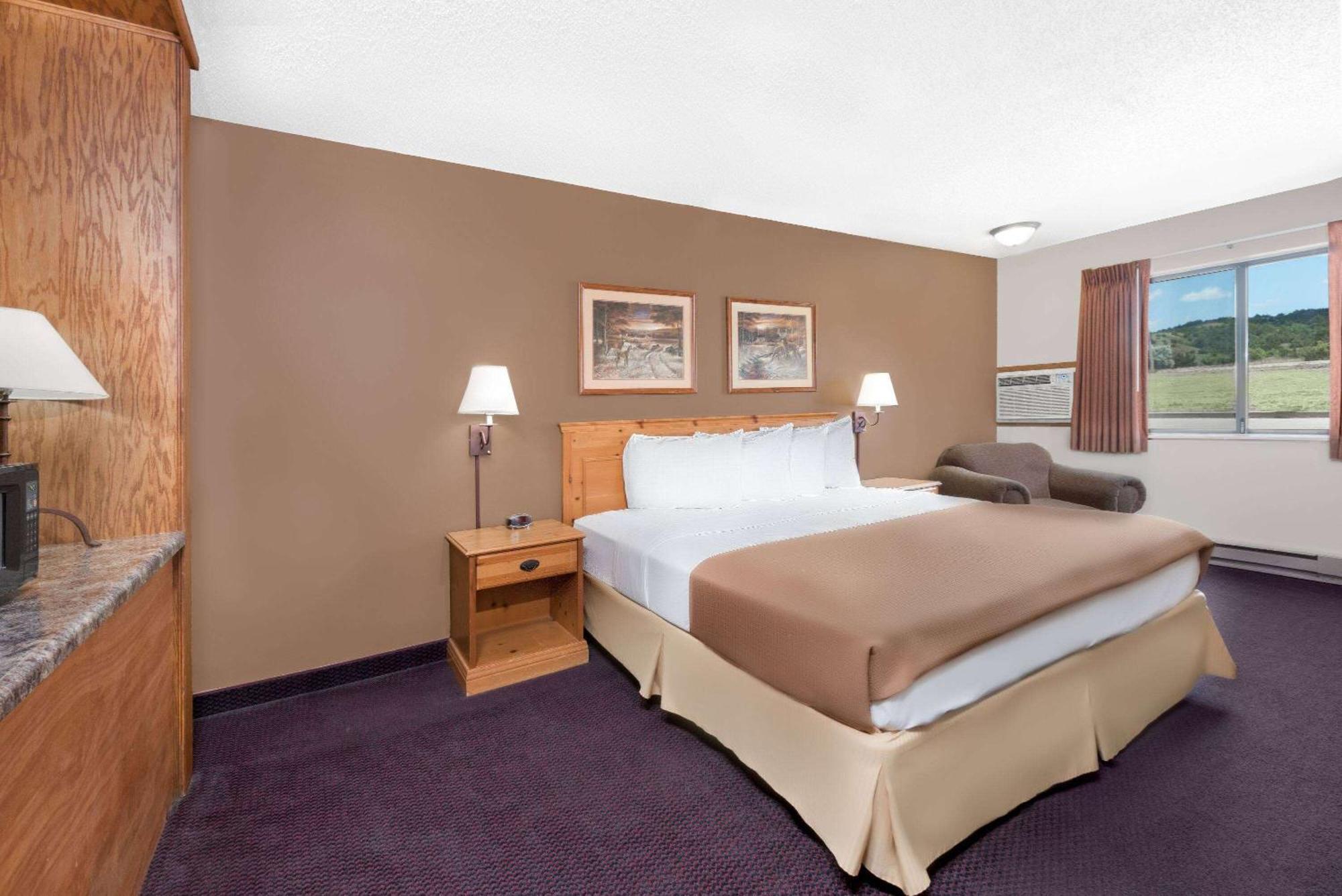 Super 8 By Wyndham Chamberlain Sd Otel Dış mekan fotoğraf