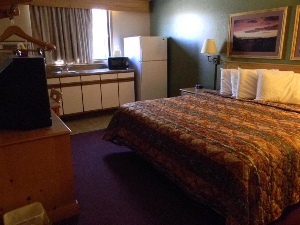 Super 8 By Wyndham Chamberlain Sd Otel Dış mekan fotoğraf